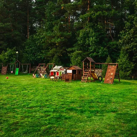 Malinowy Dworek Farm stay